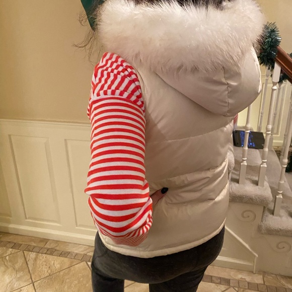 Puffer vest with removable hood - Picture 6 of 9